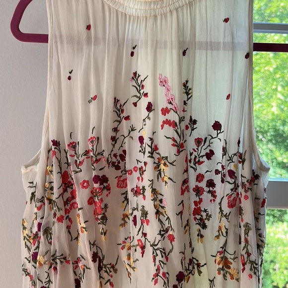 Beautiful embroidered shirt - Picture 2 of 2